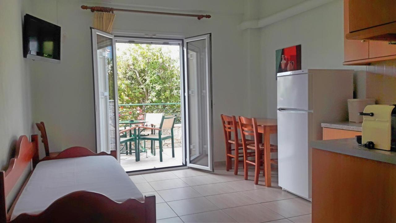 Vasiliki Apartments Stoúpa Exterior foto