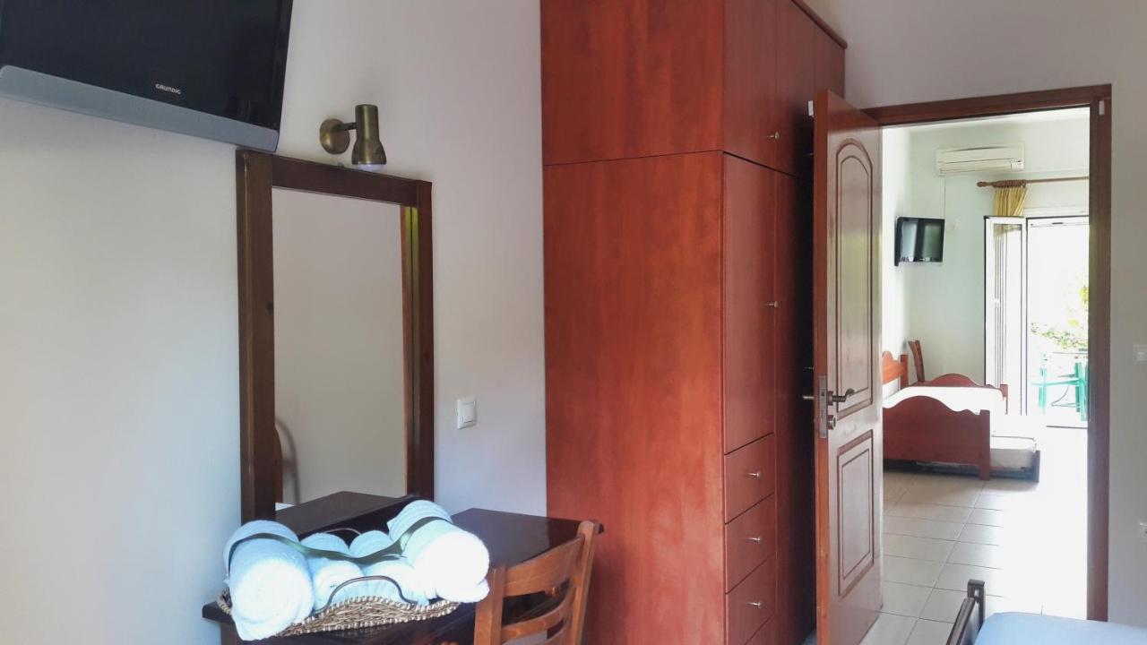Vasiliki Apartments Stoúpa Exterior foto