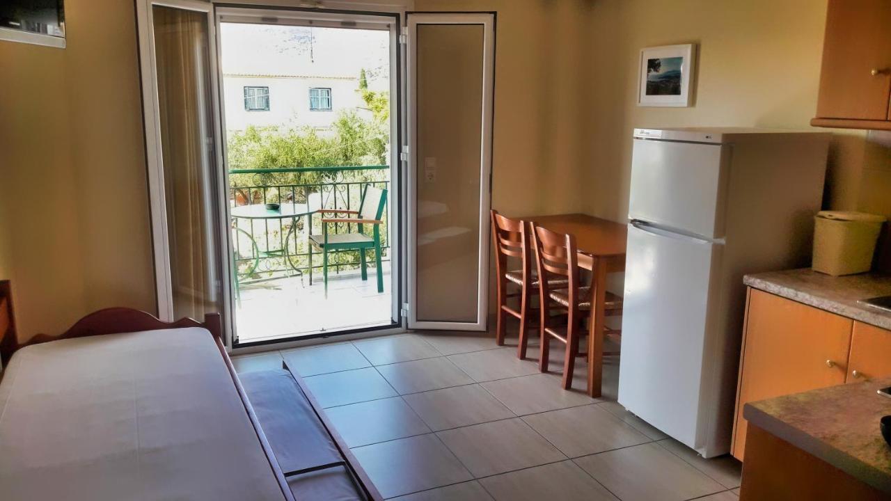 Vasiliki Apartments Stoúpa Exterior foto